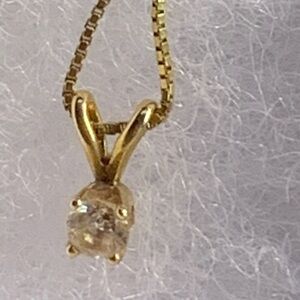 14kt Gold 💎 Diamond Solitaire Pendant Necklace. Beautiful 😍
